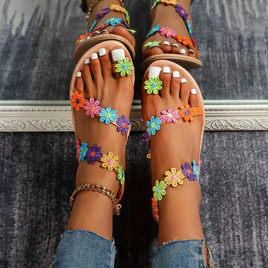 Luftige blomstrete ergonomiske sandaler